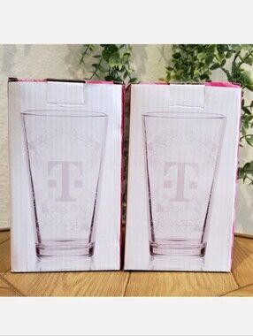 🎁 Set of 2 T-Mobile Holiday Collectible Etched 16oz Glasses (2023) NEW!